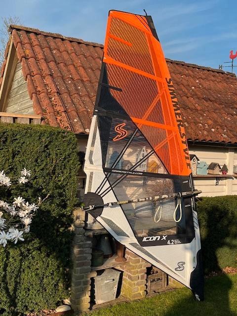 Te koop: Simmer 4.2 Icon X, Watersport en Boten, Windsurfen, Zo goed als nieuw, Zeil, Met draagtas, Minder dan 5 m², Ophalen