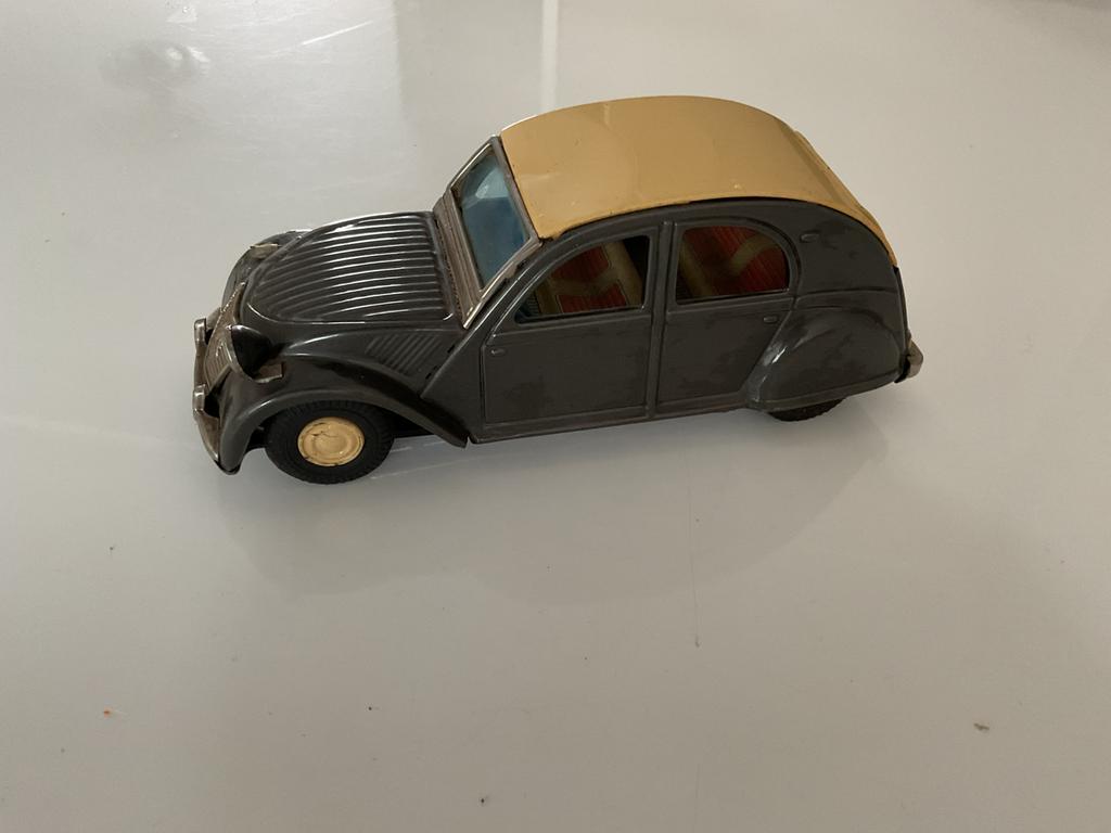 Blikken citroen 2 CV, Ophalen