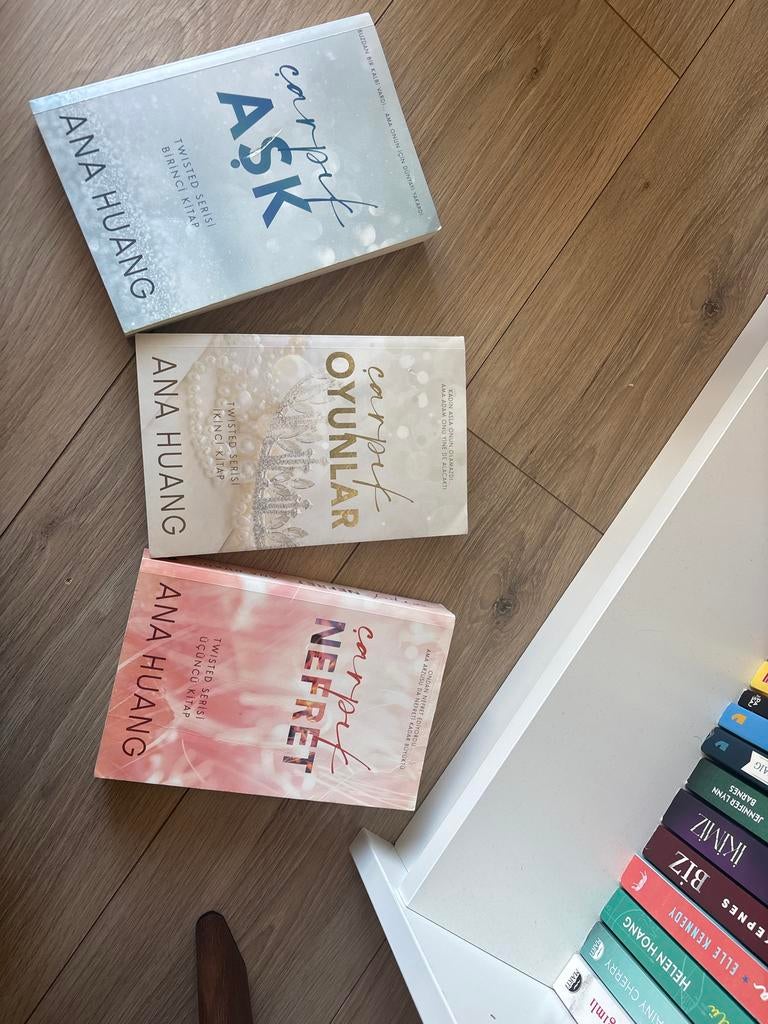 Ana Huang Twisted Serie: Aşk, Oyunlar, Nefret - Turkse Boeke, Ophalen of Verzenden, Zo goed als nieuw, Wereld overig