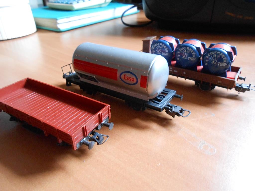modelspoor HO 3 wagons Lima en fleischmann (gelijkstroom), Hobby en Vrije tijd, Modeltreinen | H0, Gebruikt, Gelijkstroom, Wagon