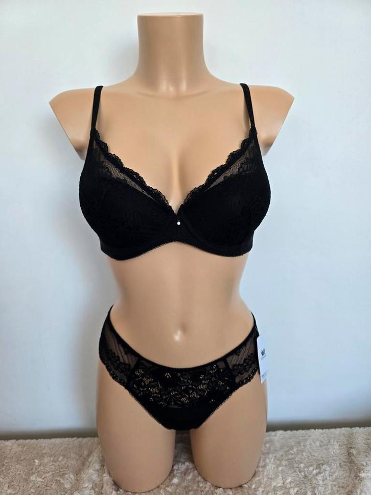 Nieuw wacoal bh push up 65C 70E 75E, Kleding | Dames, Ondergoed en Lingerie, Ophalen of Verzenden