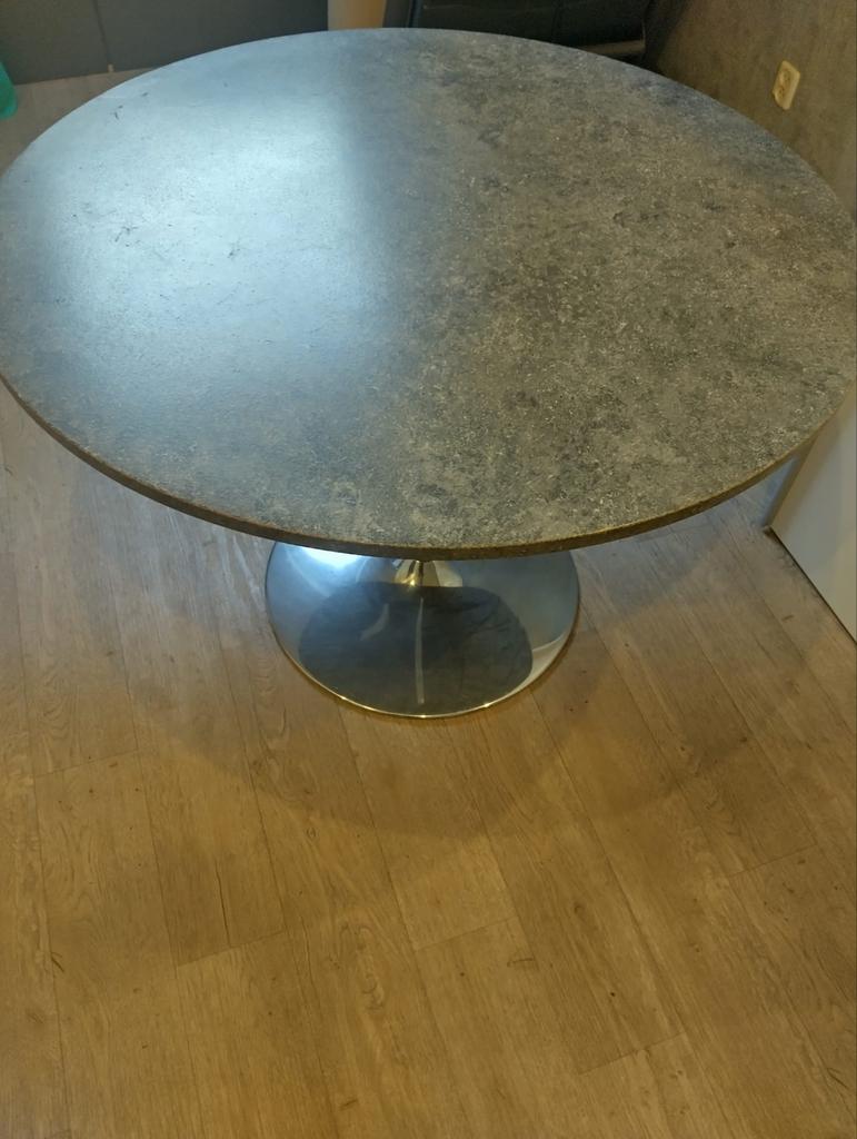 Ronde eettafel met metalen poot, Huis en Inrichting, Tafels | Eettafels, Ophalen, Gebruikt, Rond, 50 tot 100 cm