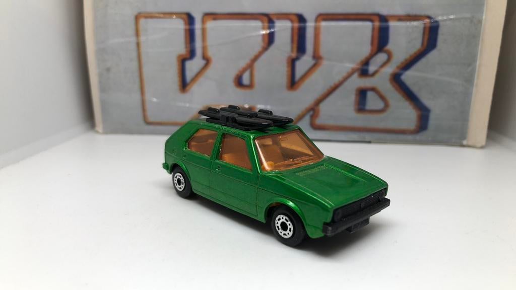 269 vw Volkswagen Golf mk1 met surfplanken Matchbox VAVB, Ophalen of Verzenden, Zo goed als nieuw, Auto