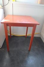 Klein rood tafeltje, Ophalen, Gebruikt, 50 tot 100 cm, Vierkant