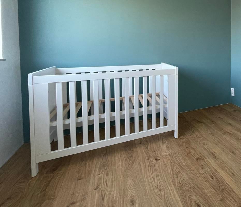 T.W.F. Baby bedje, ledikant., Kinderen en Baby's, Traphekjes, Ophalen, Zo goed als nieuw, Hout, 100 tot 115 cm
