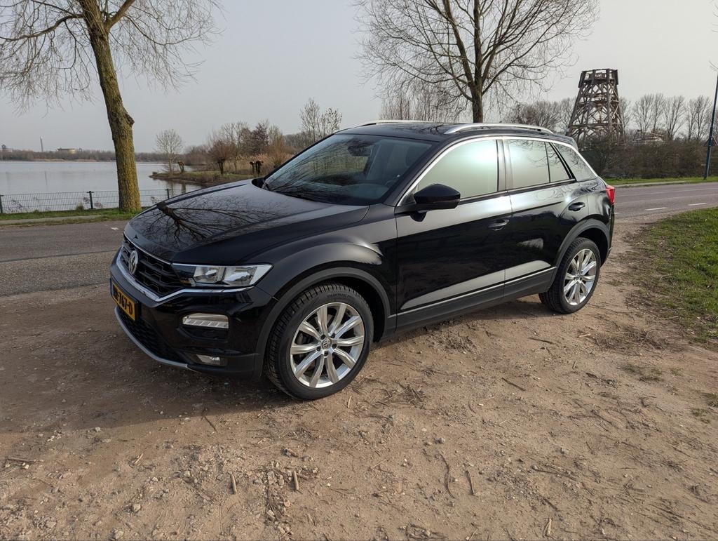 Volkswagen T-Roc TSI |Zwart |Navi CarPlay |ACC |18"|Trekhaak, Voorwielaandrijving, Stof, USB, Zwart