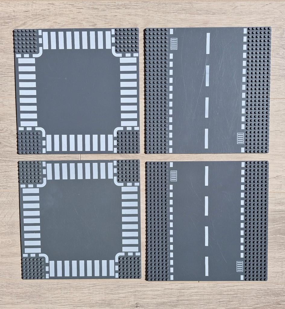 4 LEGO Grondplaten Donkergrijs - Wegen en Kruispunten, Ophalen of Verzenden, Gebruikt, Overige typen