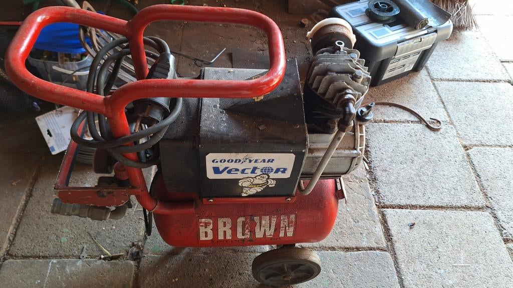 Brown Compressor  - Mobiel, Doe-het-zelf en Verbouw, Compressors, Ophalen, Gebruikt, 6 tot 10 bar, Minder dan 200 liter/min