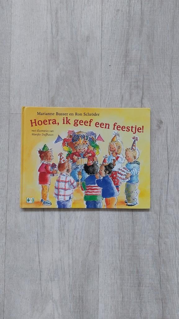 Boek 'hoera ik geef een feestje', Jongen of Meisje, Ophalen of Verzenden, Zo goed als nieuw, Voorleesboek