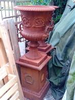 Tuinvaas gietijzer/ beton m/z sokkel Ook "De Evenaar" Eemnes