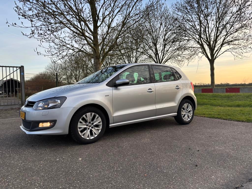 Volkswagen Polo 1.2 51KW 2013 Grijs Nieuwe APK!!, Auto's, Voorwielaandrijving, 967 kg, 40 €/maand, 1198 cc