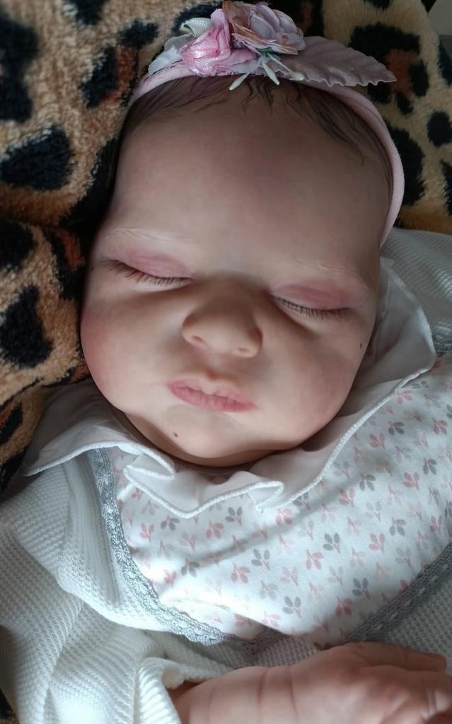 Mooie reborn laura, Ophalen of Verzenden, Zo goed als nieuw, Pop