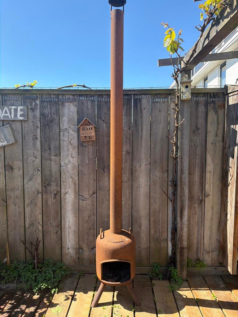 Unieke buitenhoutkachel van dik staal - roesteffect, Ophalen, Gebruikt