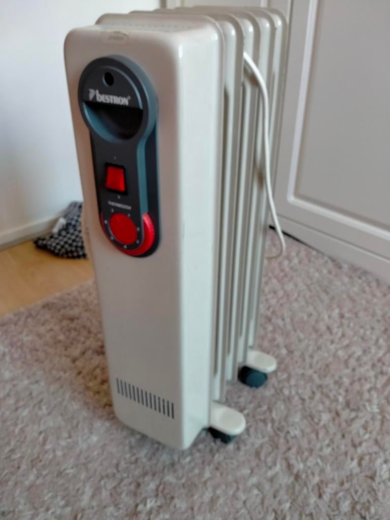 Gratis af te halen Bestron Oliegevulde Radiator ., Doe-het-zelf en Verbouw, Verwarming en Radiatoren, Ophalen, Radiator, 30 tot 80 cm