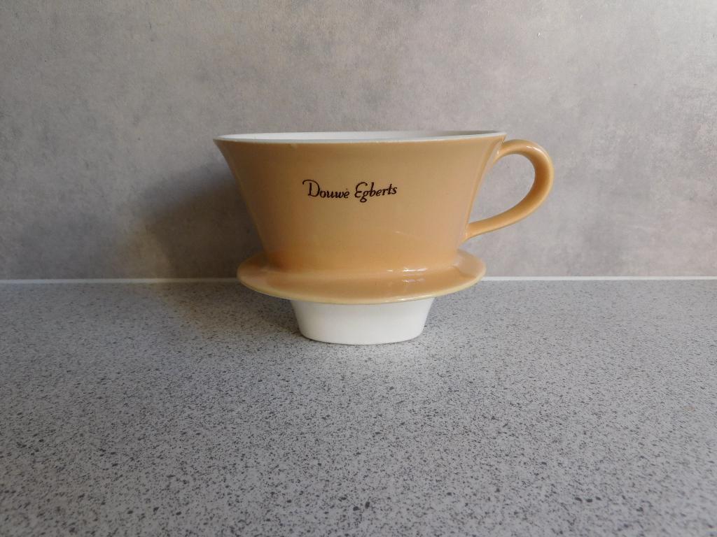 Koffiefilter nr. 101 Mokka 3-4 kopjes Douwe Egberts, Ophalen of Verzenden, Zo goed als nieuw, Overige stijlen, Kop(pen) en/of Schotel(s)