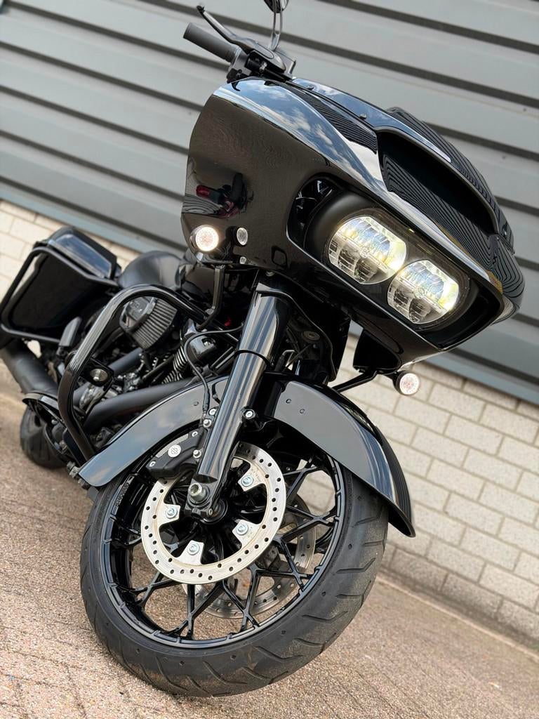 Harley Davidson FLTRXS 114 Road Glide Special BLACK EDITION, Motoren, Motoren | Harley-Davidson, Bedrijf, Meer dan 35 kW, LED Verlichting