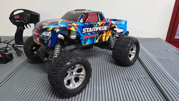 Traxxas Stampede multicolor compleet!! Solar flair, Hobby en Vrije tijd, Modelbouw | Radiografisch | Auto's, Zo goed als nieuw