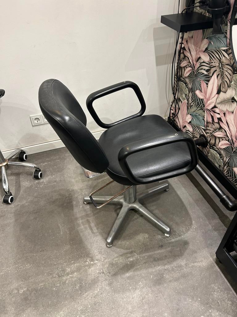 GRATIS!  2 kapperstoelen en stoel met wasbak, Ophalen of Verzenden, Zwart, Eén