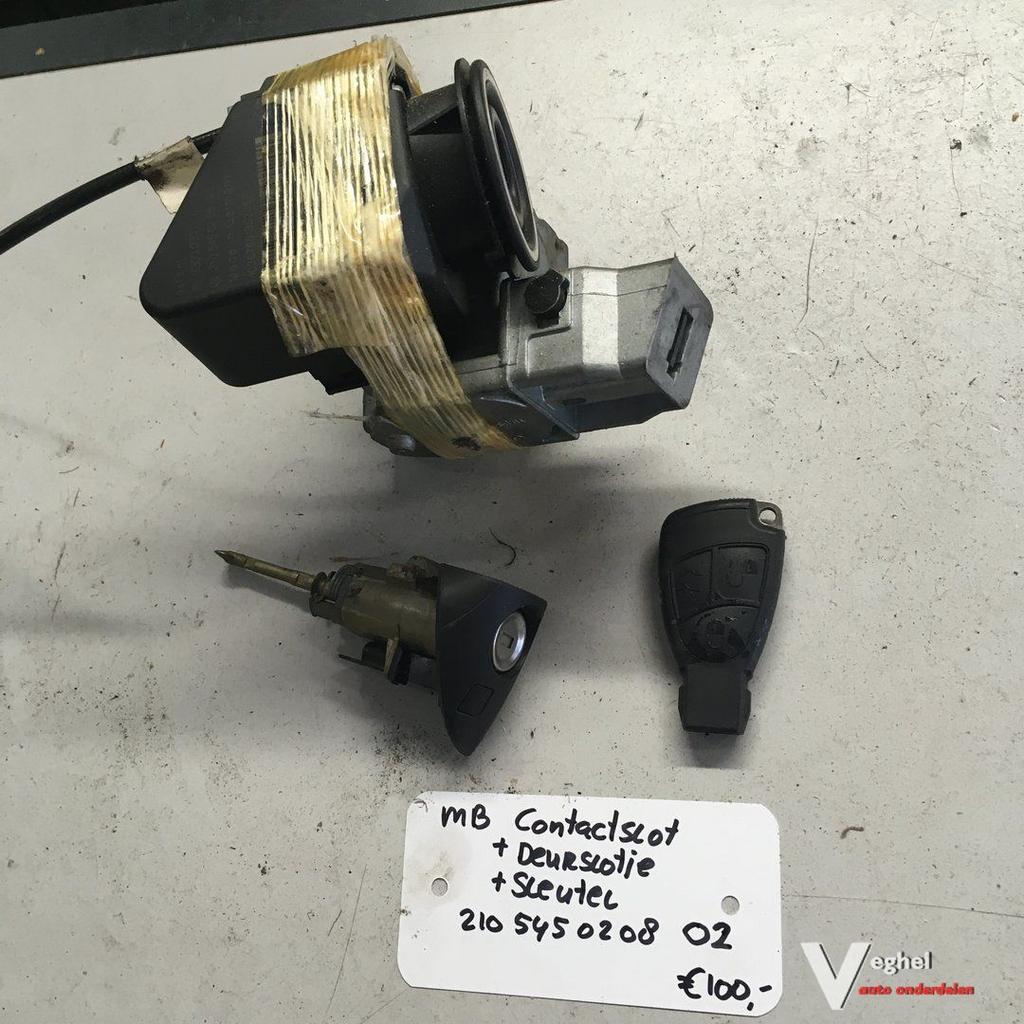 Mercedes Contactslot met sleutel en deurslot 210 545 02 08 0, Gebruikt, -, -, Ophalen of Verzenden