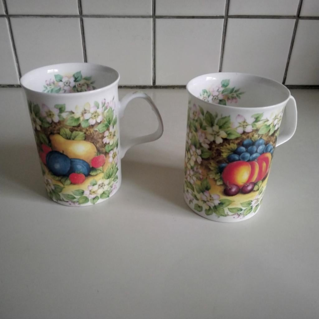 2 Engelse crown trent mokken gardenia, Huis en Inrichting, Keuken | Servies, Verzenden, Zo goed als nieuw, Overige stijlen, Kop(pen) en/of Schotel(s)