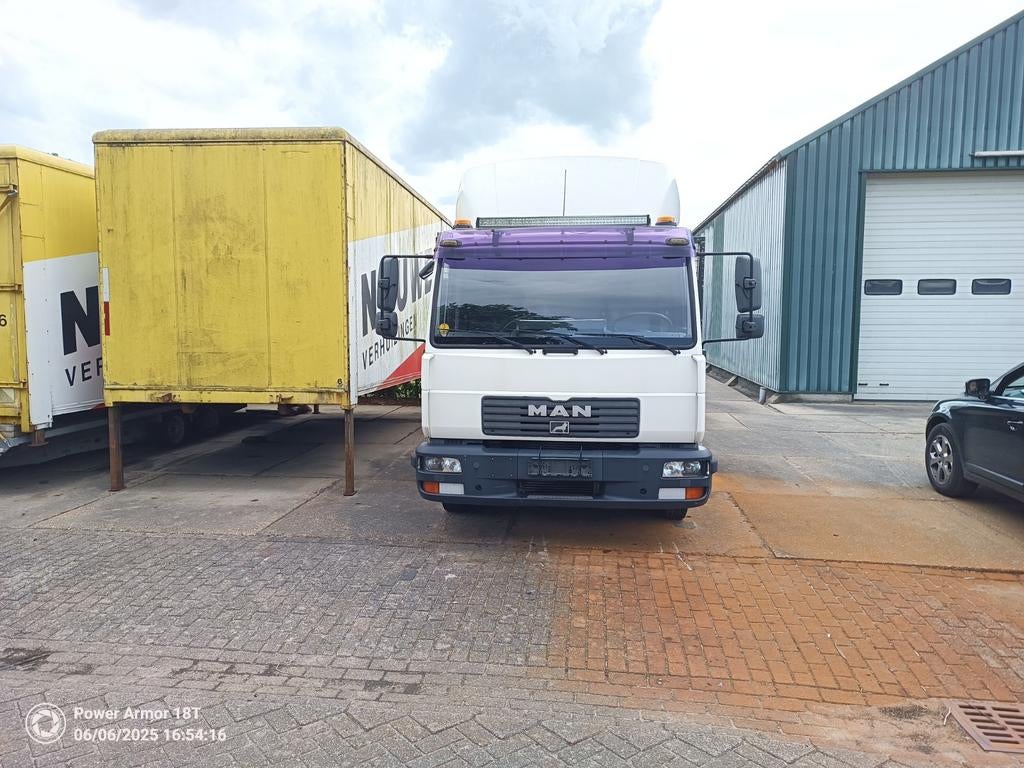 MAN wisselbak 180pk dagcabine facelift model, Achterwielaandrijving, Zwart, MAN, Wit