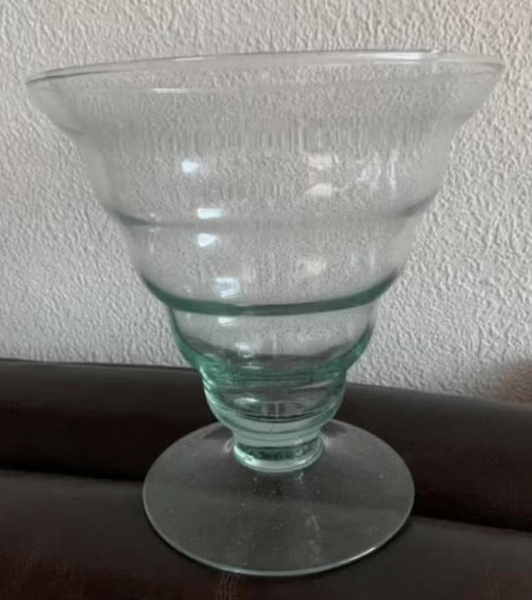Glazen vaas, bokaal met platte voet; 'geribbeld' glas, Huis en Inrichting, Overige kleuren, Ophalen of Verzenden, Minder dan 50 cm