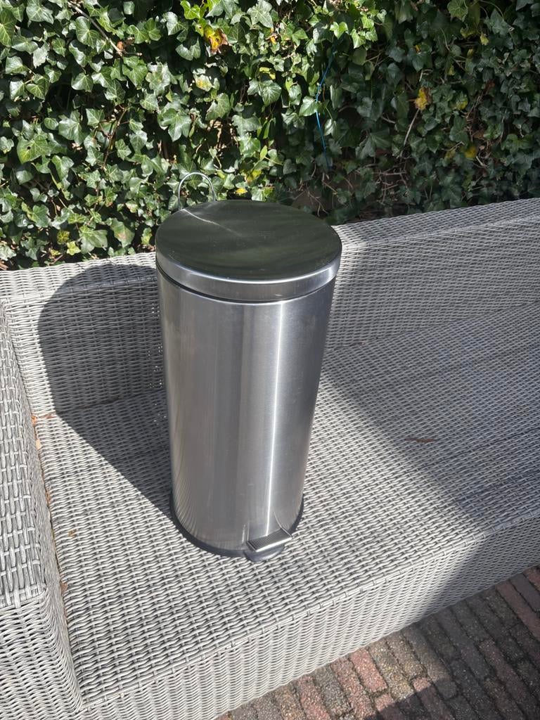 Pedaalemmer 30 liter, Ophalen, Gebruikt, Met pedaal, 50 tot 75 cm