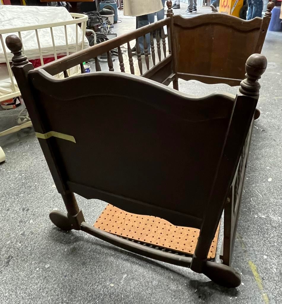 Antiek ledikantje, Ophalen