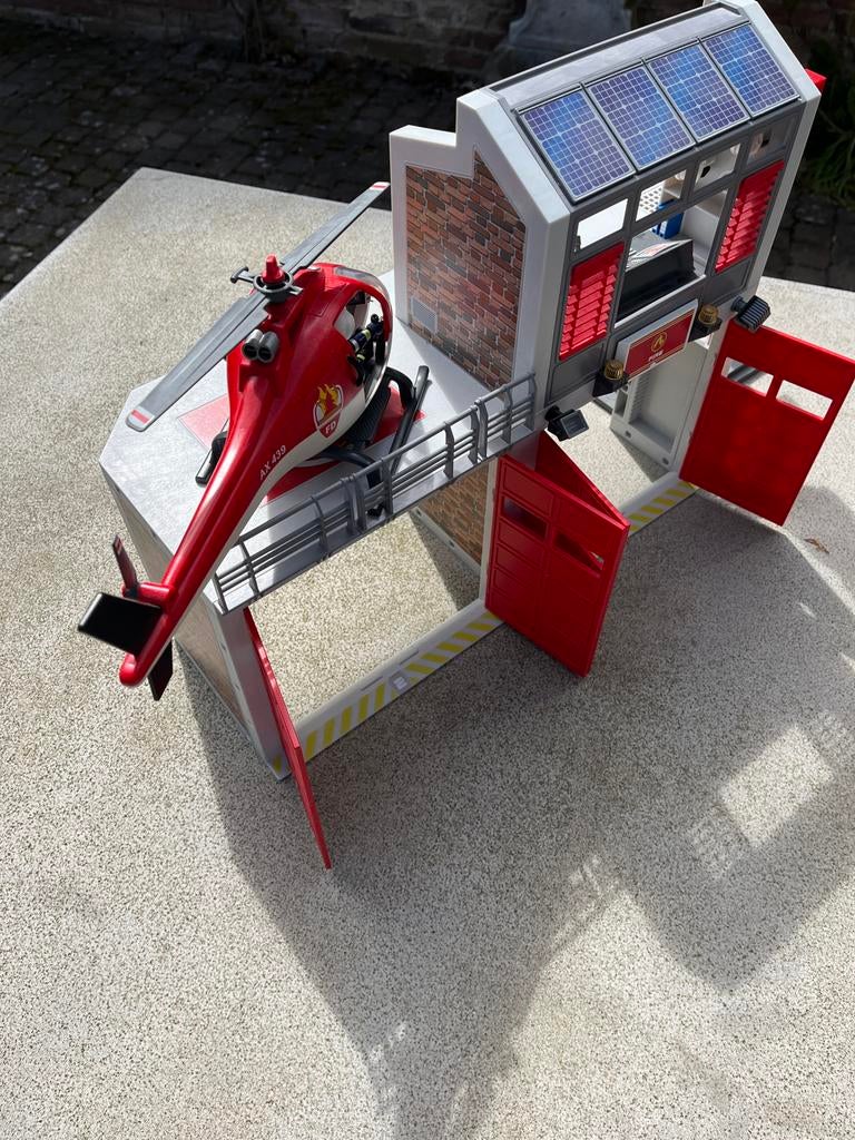 Playmobil Brandweerkazerne met Helikopter, Kinderen en Baby's, Speelgoed | Playmobil, Ophalen, Zo goed als nieuw, Complete set