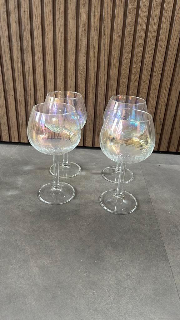 Set van 4 iriserende wijnglazen – regenboog glas, Verzamelen, Glas en Borrelglaasjes, Zo goed als nieuw, Overige typen, Ophalen of Verzenden