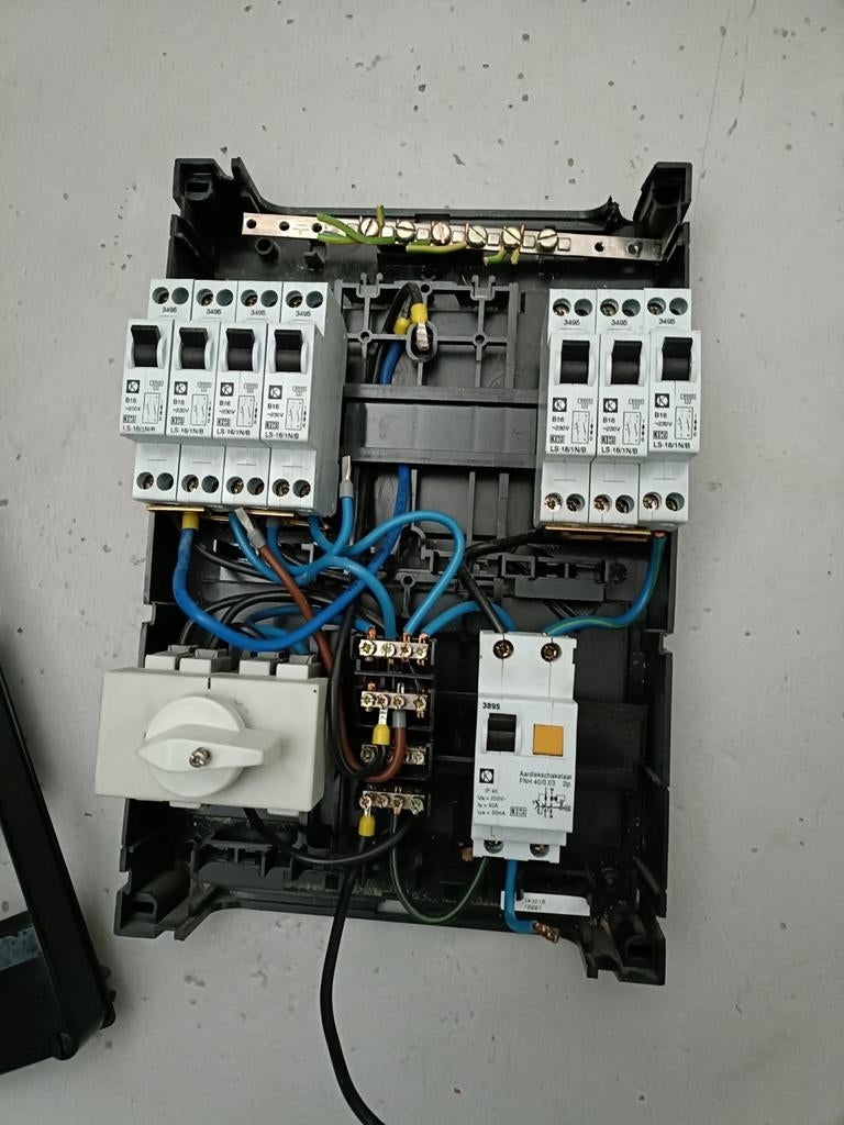 Groepenkast met zekeringen, aardlek en hoofdschakelaar, Doe-het-zelf en Verbouw, Elektra en Kabels, Ophalen, Overige typen