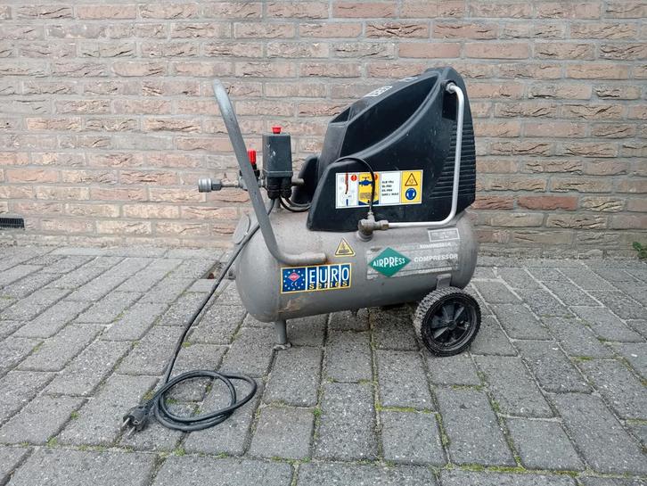 Airpress 215/25 Compressor - 25 liter, 8 bar, Doe-het-zelf en Verbouw, Compressors, 25 tot 100 liter, 200 tot 400 liter/min, Ophalen of Verzenden