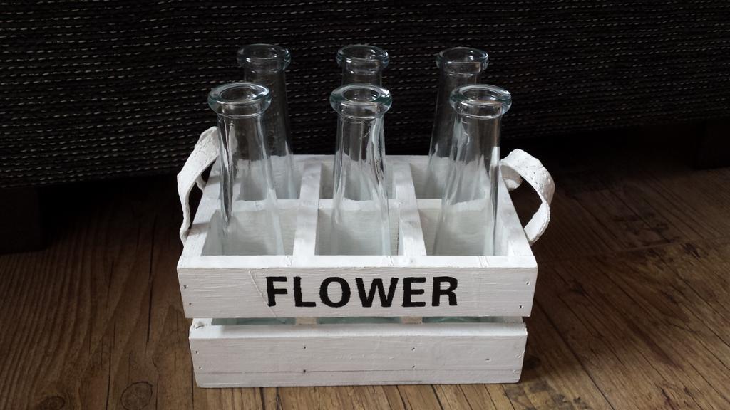 Wit houten kistje met 6 vazen van glas, Wit, Ophalen of Verzenden, Minder dan 50 cm, Glas
