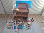 Groot houten poppenhuis met meubels en poppetjes, Ophalen, Gebruikt, Overige typen