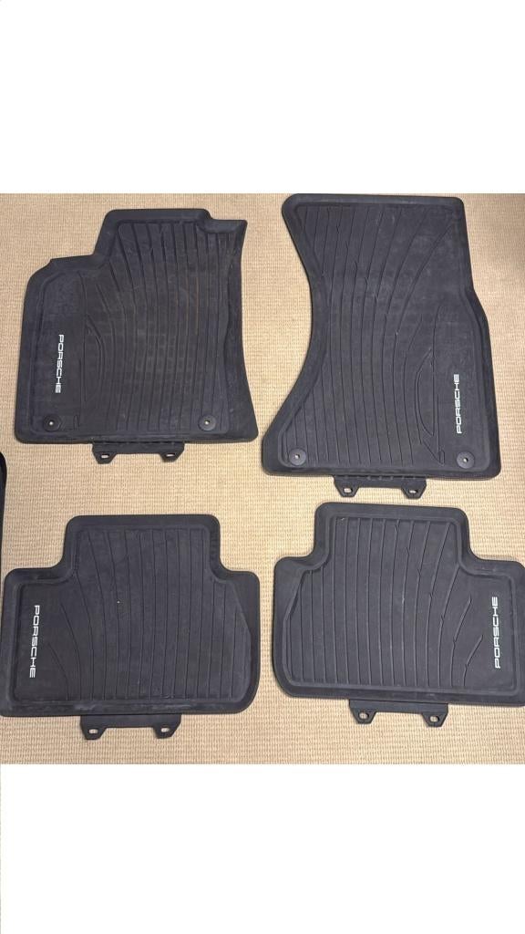 Rubberen mattenset t.b.v. Porsche Macan/ophaalprijs € 75,00, Ophalen, Zo goed als nieuw