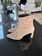 Notre V suède laarsje maat 40, Ophalen of Verzenden, Gedragen, Beige, Lage of Enkellaarzen