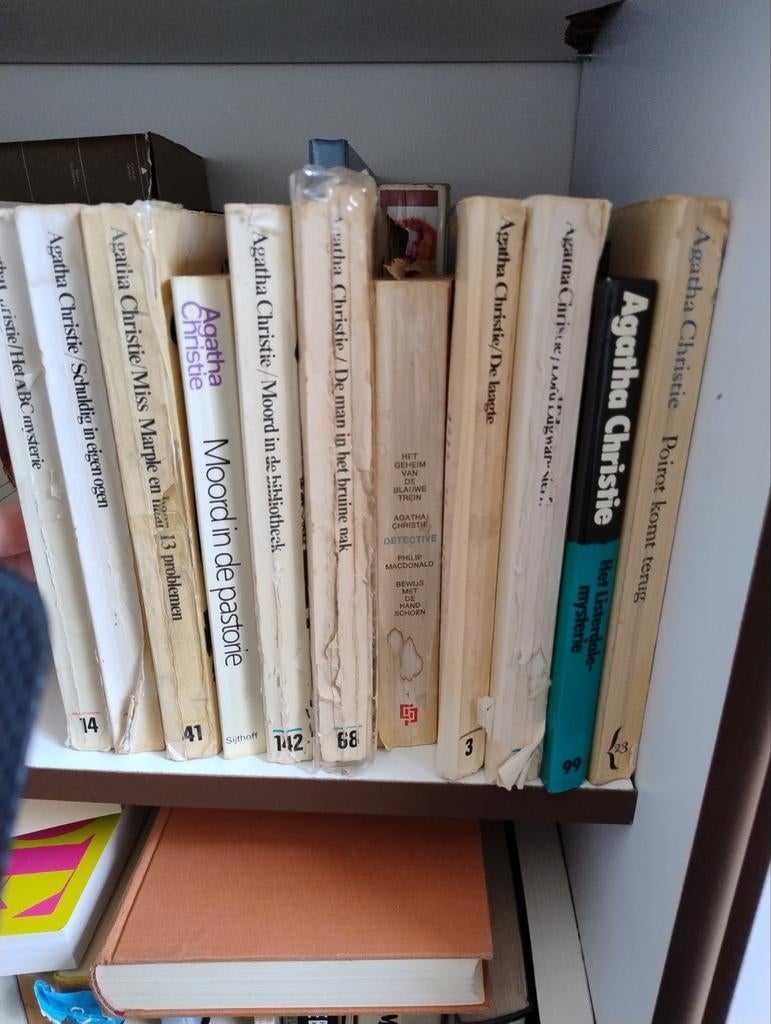 Stapel Agatha Christie boeken - Slechte staat, goed leesbaar, Ophalen of Verzenden, Gelezen, Agatha Christie