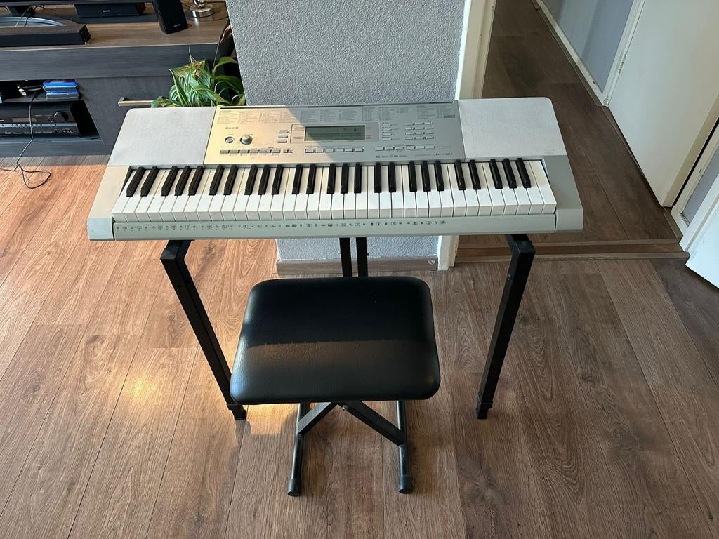 Casio LK-280 keyboard met standaard en krukje, Casio, 61 toetsen, Ophalen of Verzenden, Zo goed als nieuw