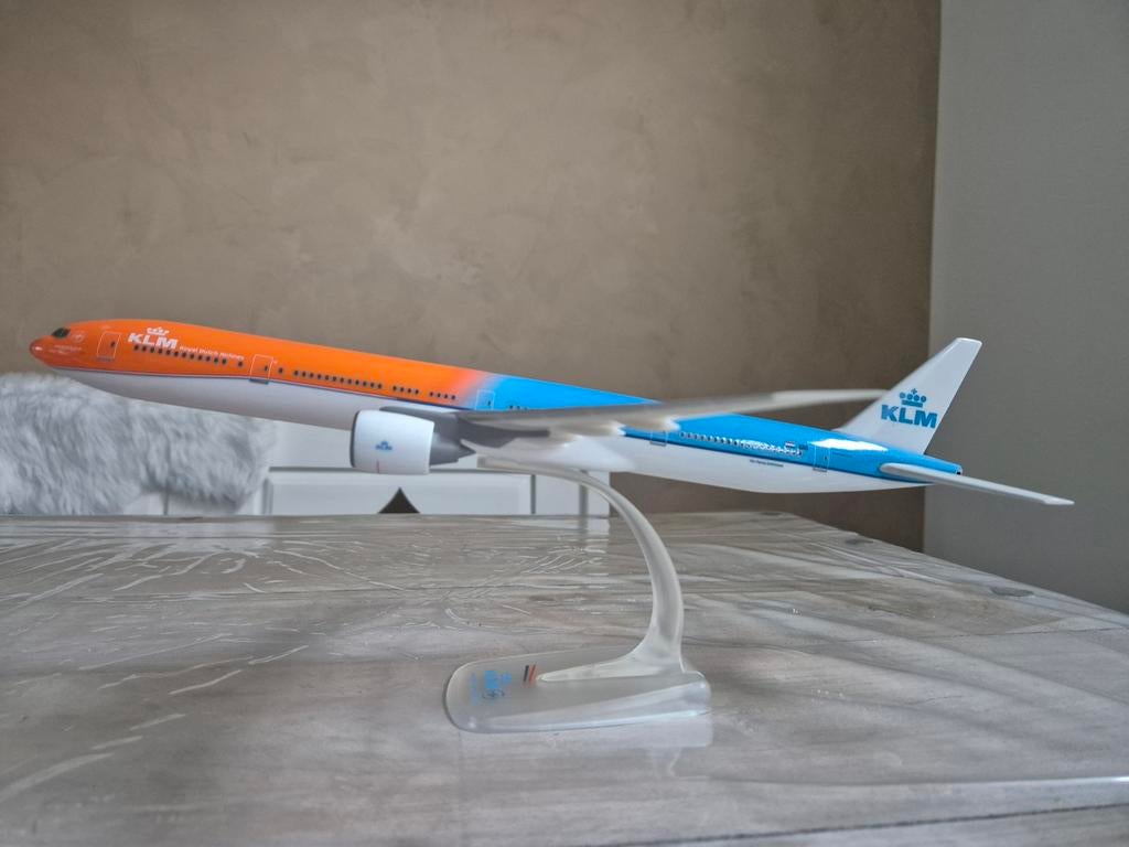 KLM Boeing B777-300ER Schaalmodel Orange Livery, Overige merken, Ophalen of Verzenden, Vliegtuig, Gebruikt