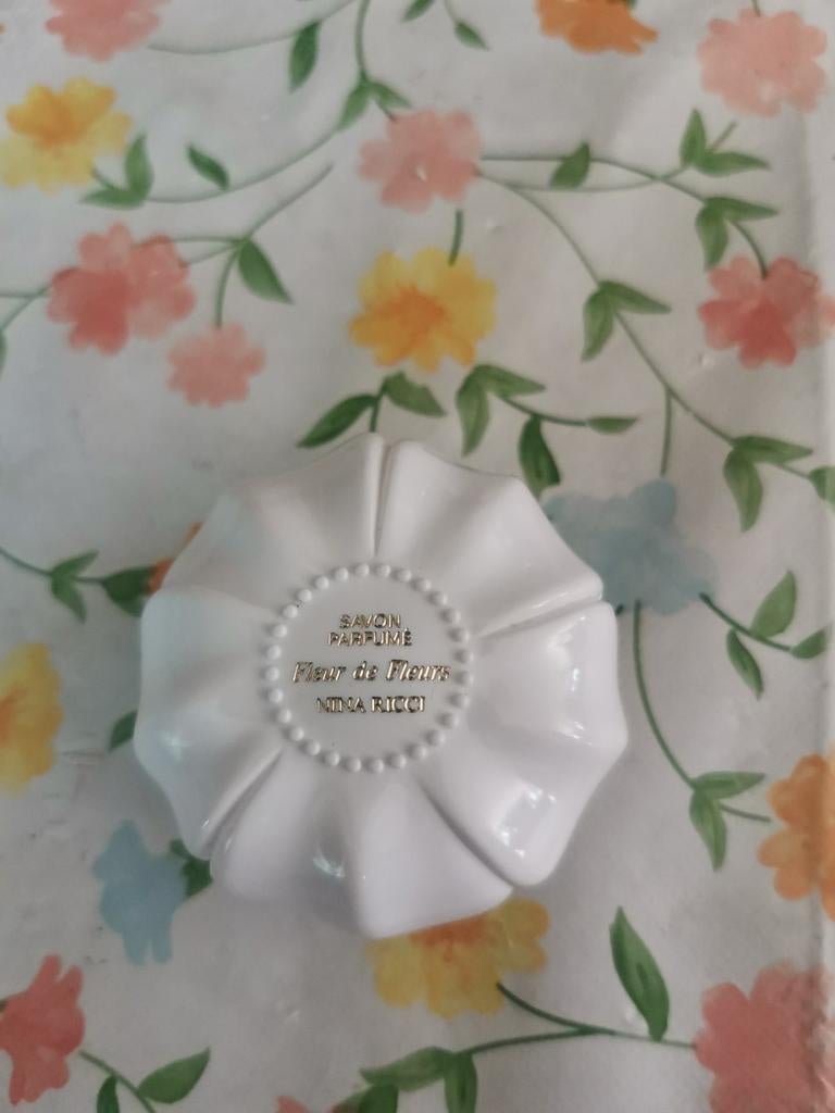 Vintage Nina Ricci Fleur de Fleurs zeepdoosje 25 gr, Ophalen of Verzenden