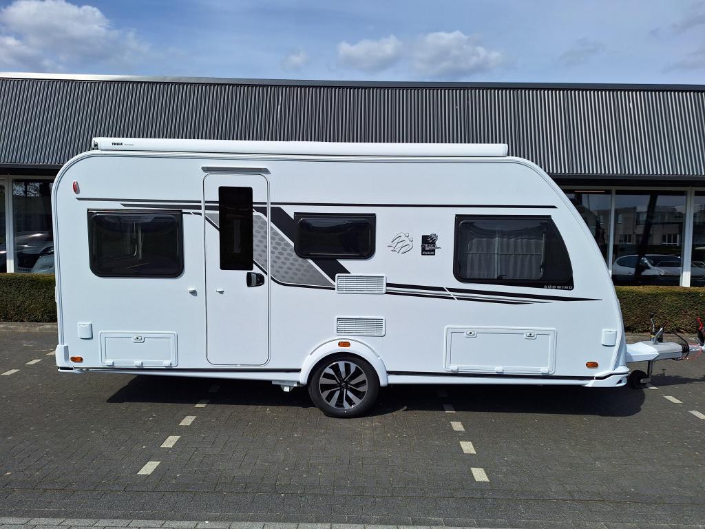Knaus Sudwind Black Selection 460 EU NIEUW FULL OPTIONS, Standaardzit, Bedrijf, Schokbreker, 5 tot 6 meter