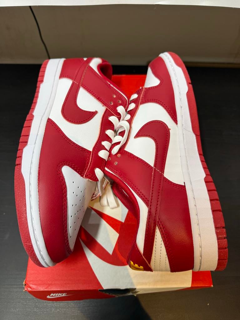Nike Dunk Low Rood Wit - 41, Kleding | Heren, Schoenen, Overige kleuren, Nieuw, Ophalen of Verzenden, Sneakers of Gympen