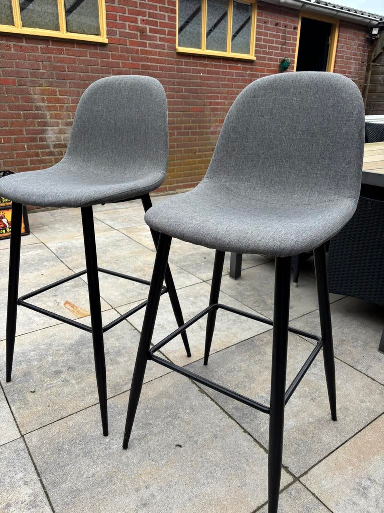 Grijze barkrukken., Huis en Inrichting, Barkrukken, 2 krukken, Ophalen, Zo goed als nieuw, 60 tot 90 cm