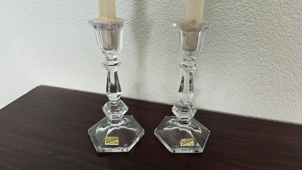Twee elegante kristallen kandelaars met kaarsen, Ophalen of Verzenden
