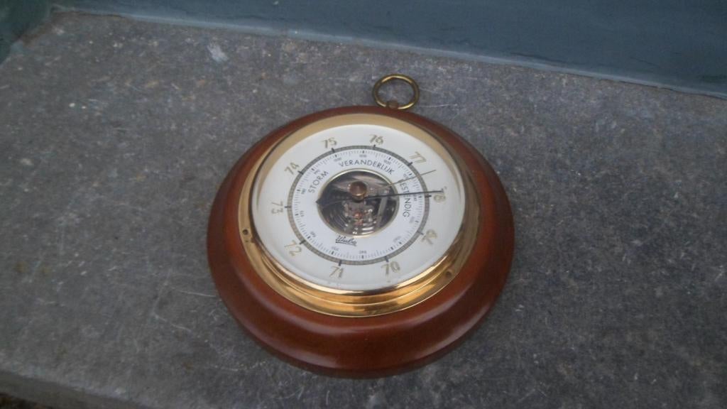 Ronde houten barometer / scheepsbarometer hout messing 15 cm, Ophalen of Verzenden, Gebruikt, Barometer