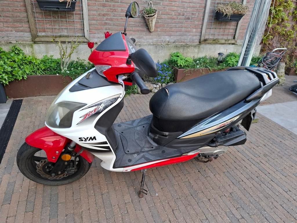 Scooter sym van 2010, prima scooter woon/werk verkeer, Fietsen en Brommers, Ophalen, Gebruikt, Benzine, Overige modellen