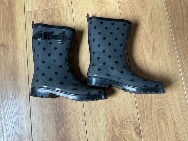 Zwarte Rubberen dames laarzen maat:38  Ideaal  regenachtige, Hoge laarzen, Zwart, Ophalen of Verzenden, Gedragen