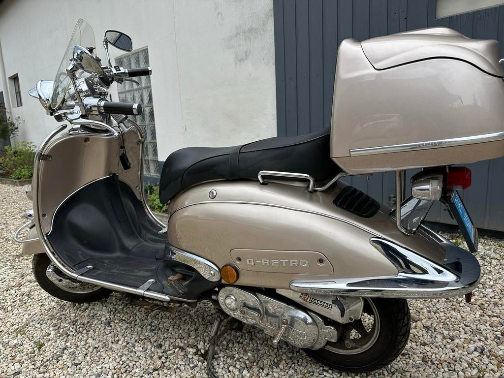 Q-Retro scooter met nieuwe helm 57/58 cm, Gebruikt, Benzine, Ophalen, Overige merken