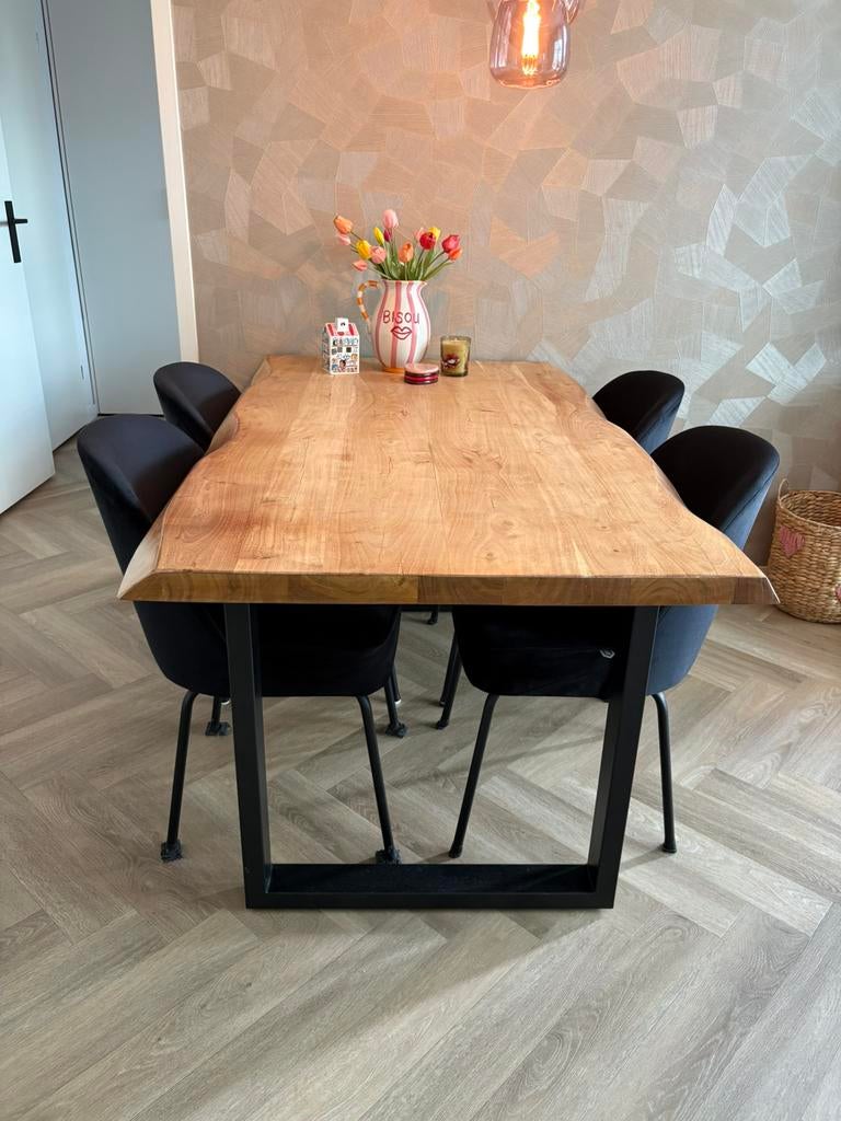 Acacia houten eettafel 160x90 + 4x fluwelen stoelen, Ophalen, 50 tot 100 cm, Zo goed als nieuw, 150 tot 200 cm