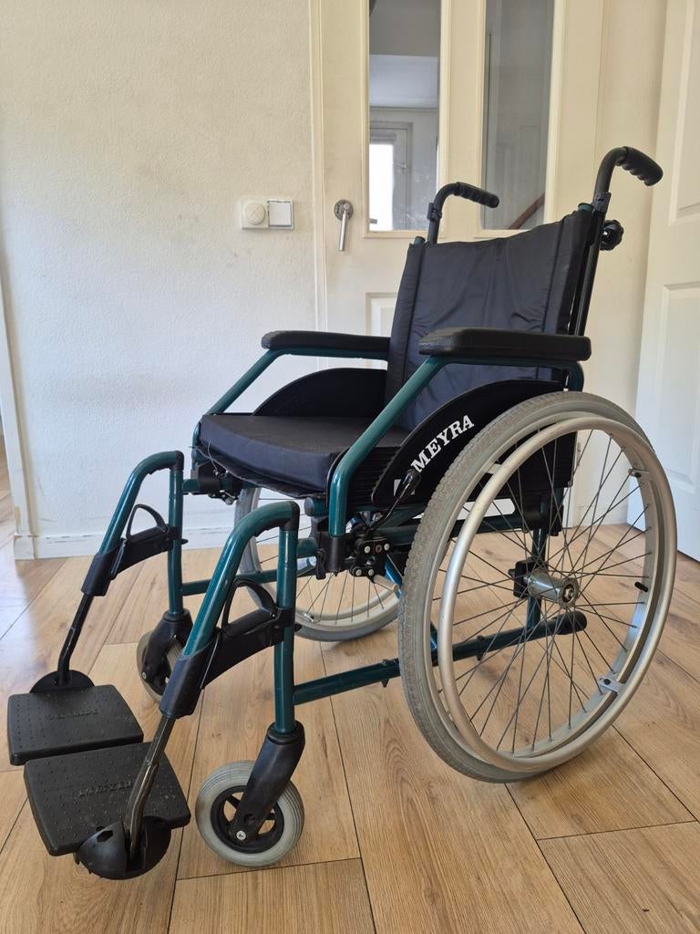 Mayra lichtgewicht vouwrolstoel, Ophalen of Verzenden, Zo goed als nieuw, Duwrolstoel